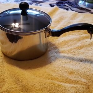 2 Qt Farberware sauce pan w/ lid